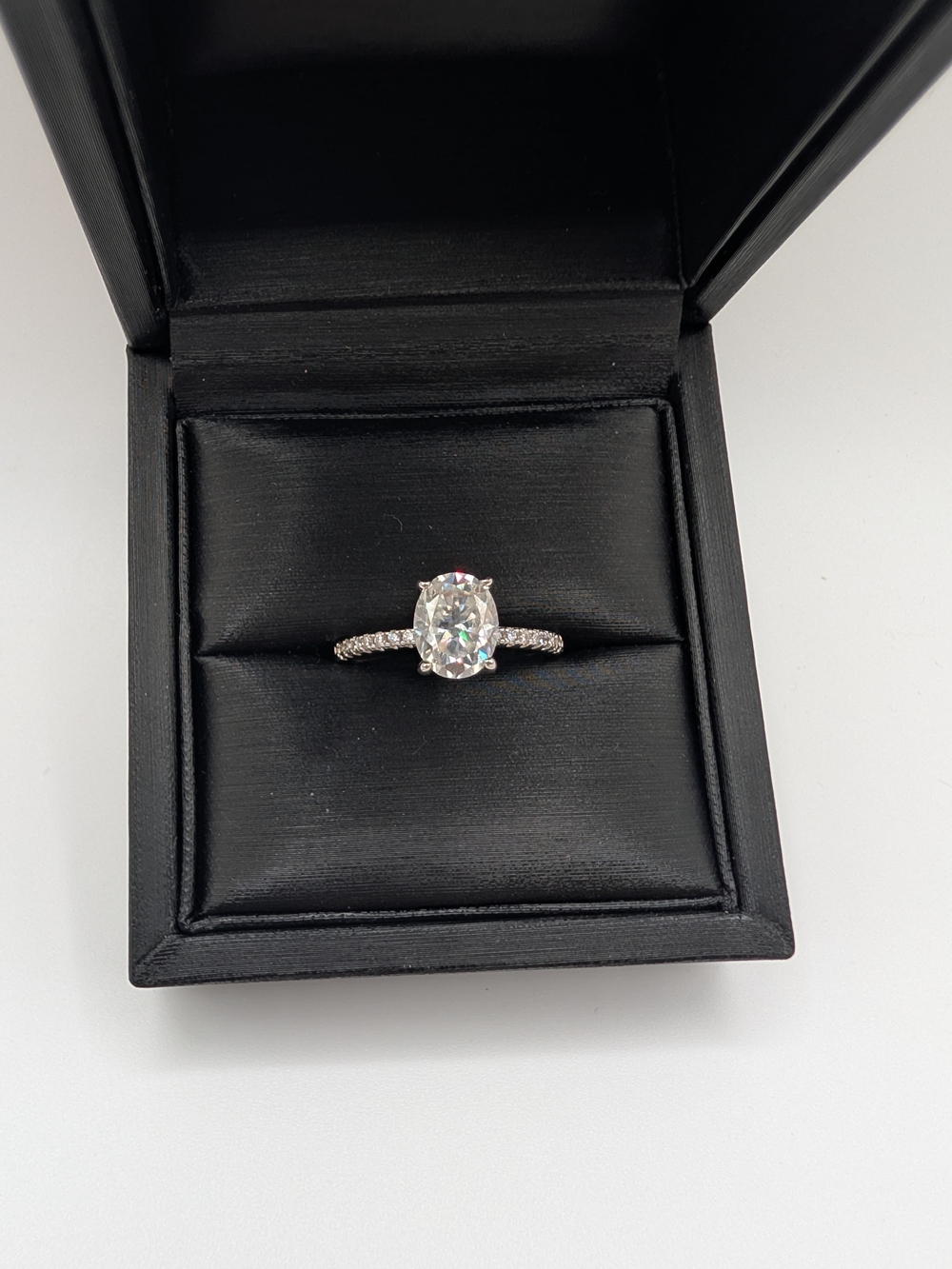 NWOT Oval Cut Moissanite Solitaire Ring S925 Pave Band Size 8